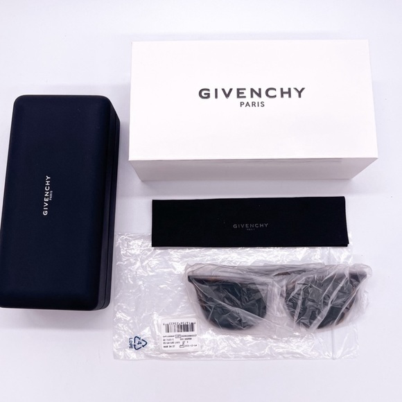 💯Authentic Givenchy Grey Cat Eye Ladies Sunglasses GV 7160/S - Picture 16 of 16